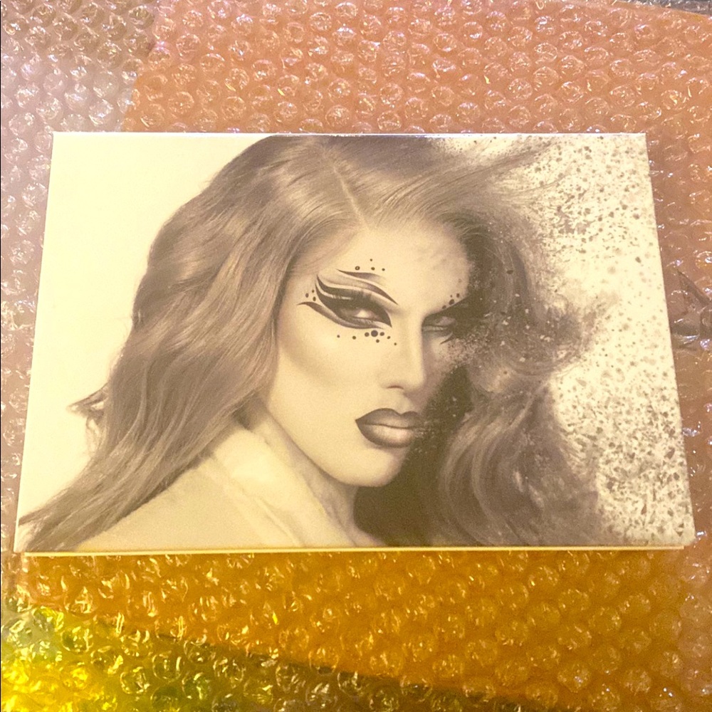 Jeffree Star eyeshadow palette
